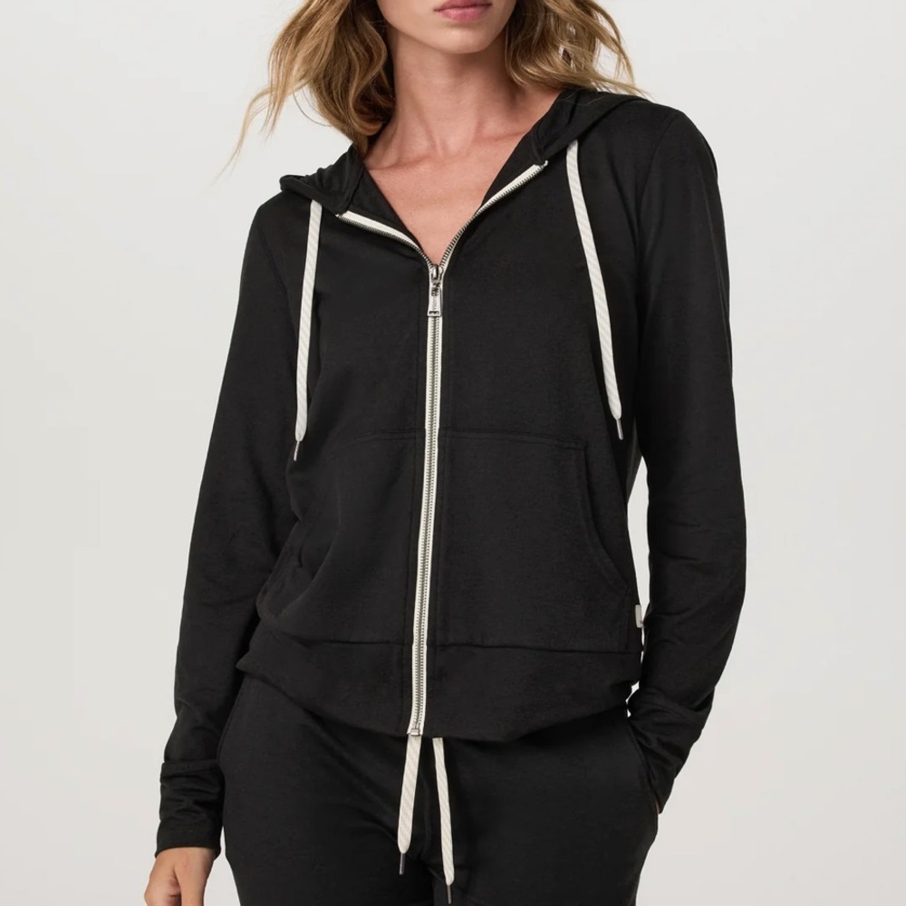 Vuori Black Halo Performance 2.0 Hoodie for Women size XS